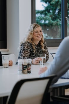 Mitarbeitende der Niederlassung Bad Waldsee beim Mittagessen.