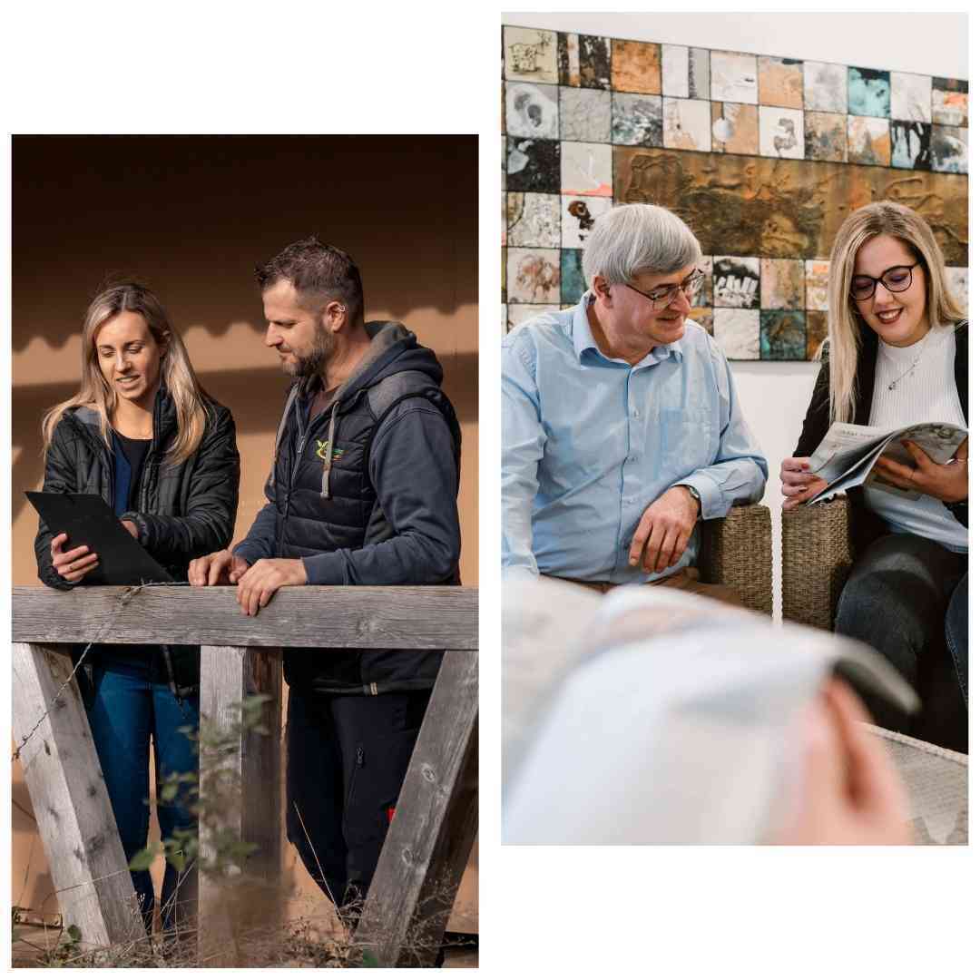 Mitarbeitende schauen gemeinsam in Zeitung oder Unterlagen.